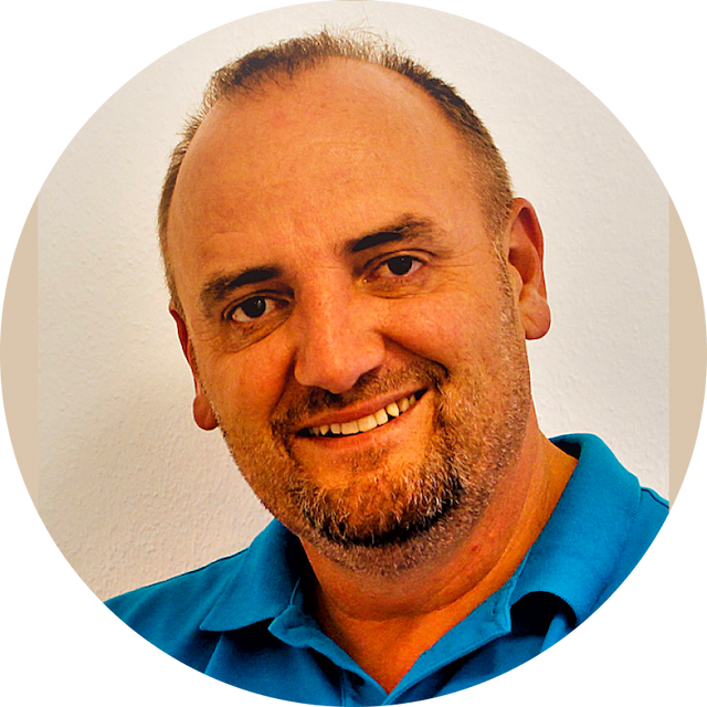 Dr. Adem Dobra
