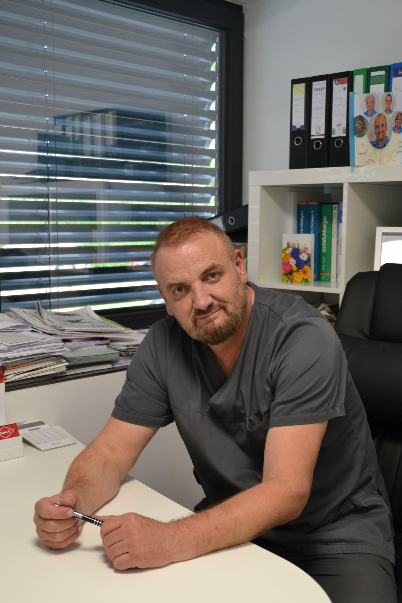 Dr. Adem Dobra